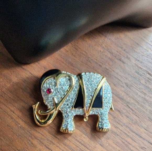 Stunning signed D'Orlan elephant brooch - Picture 1 of 6